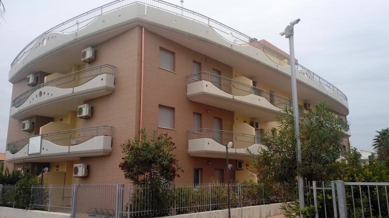Residence Albadorata Кампомарино Екстериор снимка