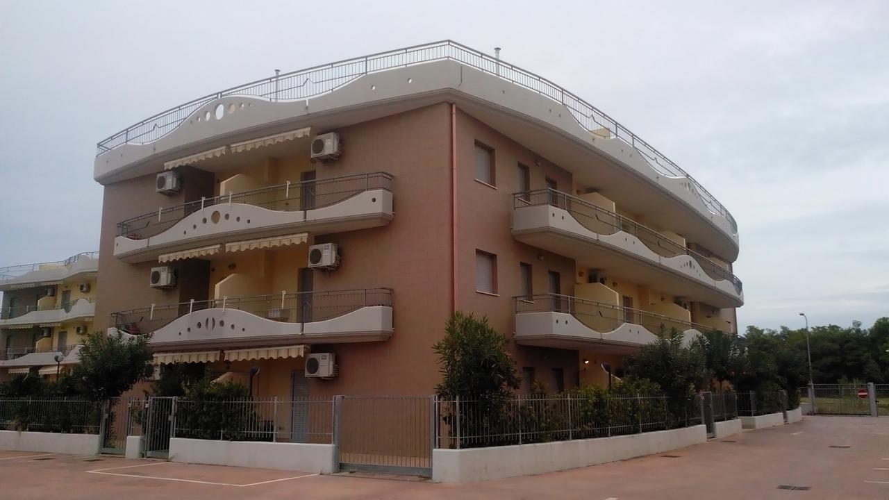 Residence Albadorata Кампомарино Екстериор снимка