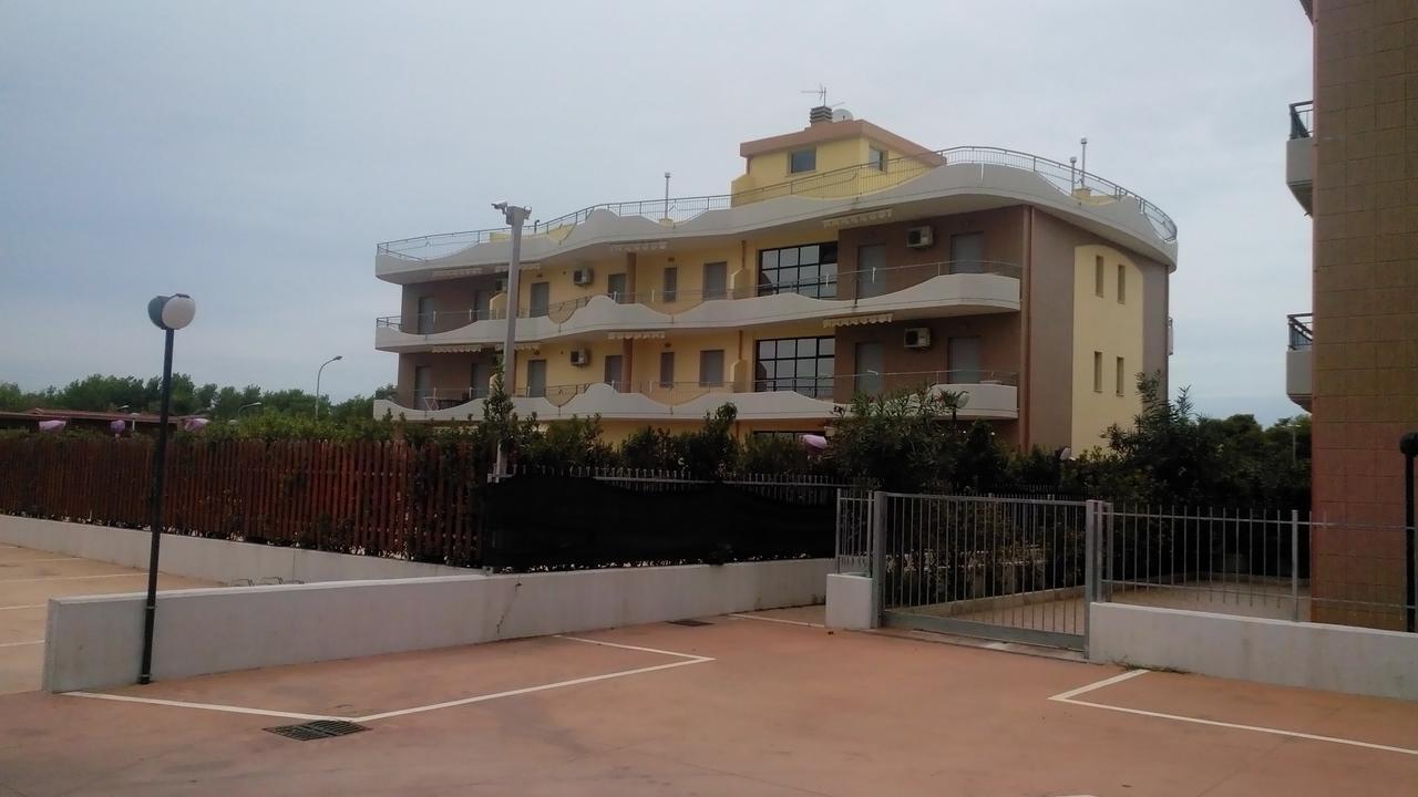 Residence Albadorata Кампомарино Екстериор снимка